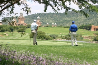 Départ du 18 au Lost City Golf From the 18th tee of the Lost City Golf Course in Sun City