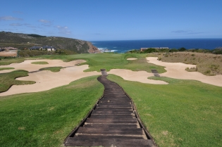 Pezula Golf Club Pezula, designed by Ronald Fream, s a famous course of Knysna area with spectacular views on the Indian Ocean.