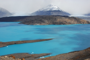 Upsala  Les merveilleuses couleurs du Lac Argentina, en Patagonie, à proximité du glacier Upsala.