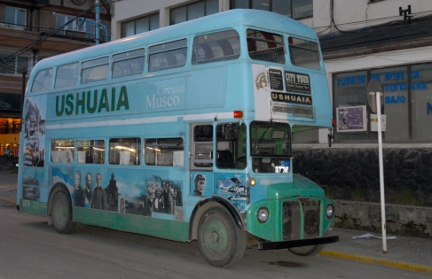 Bus à Ushuaïa  London bus à la mode Terre de Feu